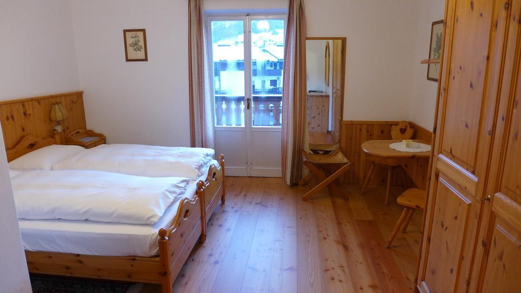 Hotel Bellaria - Кортина д'Ампецо Стая снимка