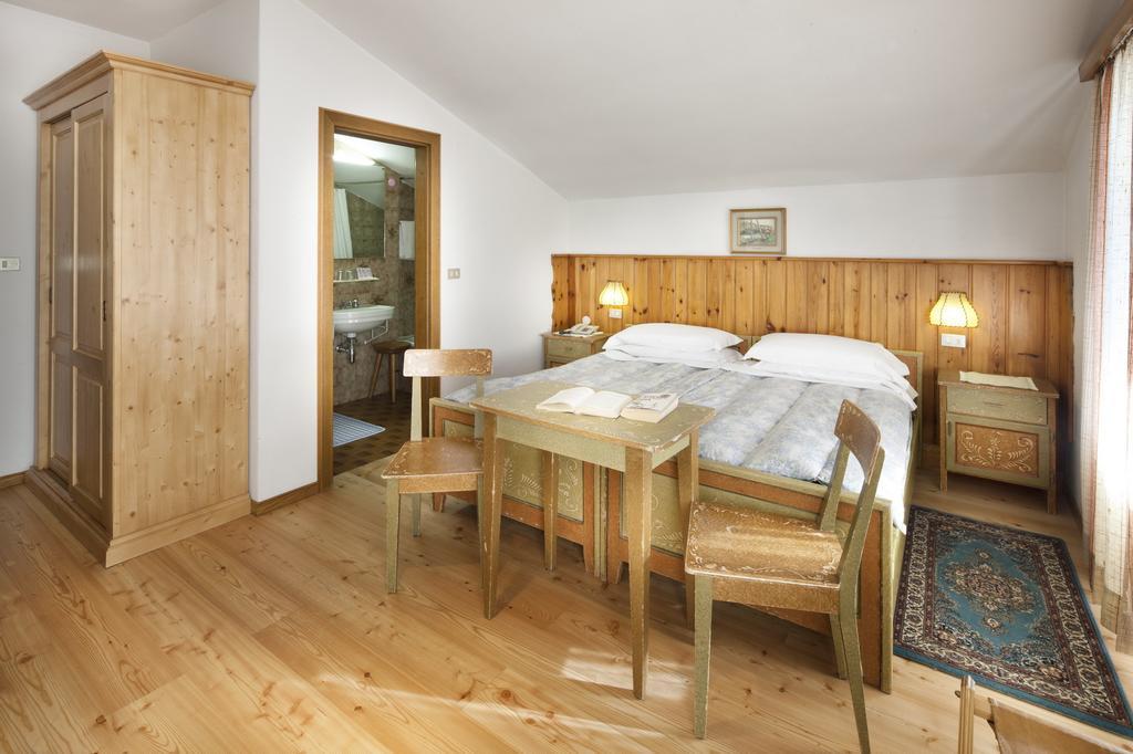 Hotel Bellaria - Кортина д'Ампецо Стая снимка
