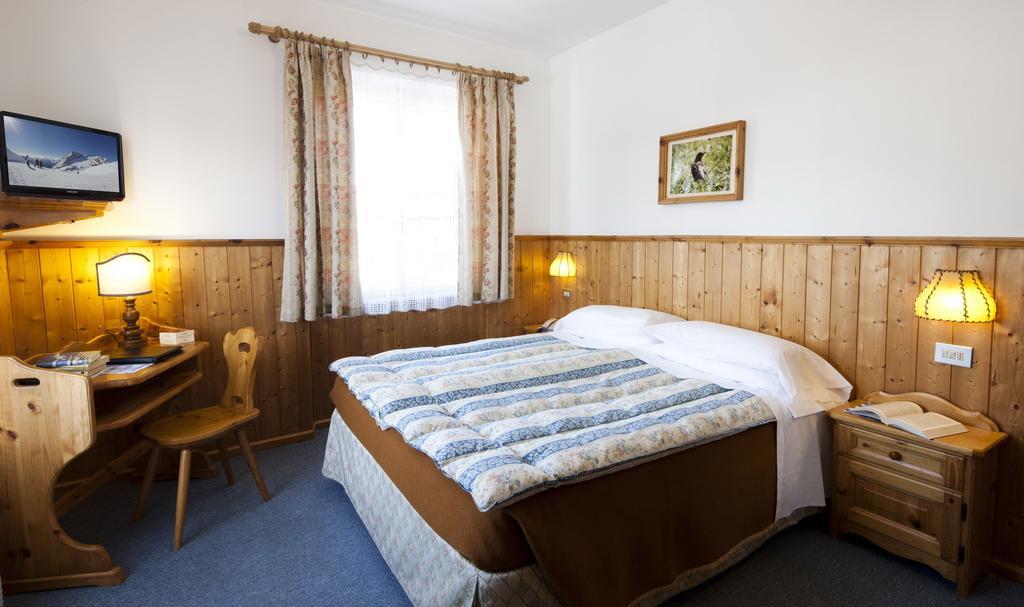 Hotel Bellaria - Кортина д'Ампецо Стая снимка