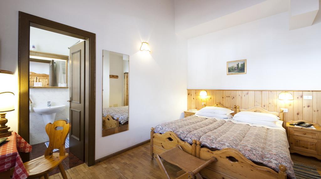 Hotel Bellaria - Кортина д'Ампецо Стая снимка